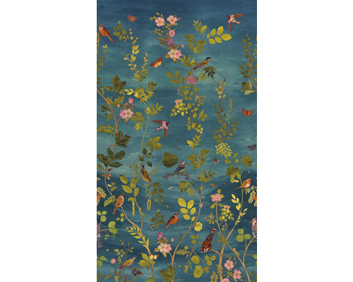 Behang met bloemmotief, vogels en vlinders op blauwe achtergrond
