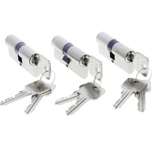 Drie deursloten met sleutels