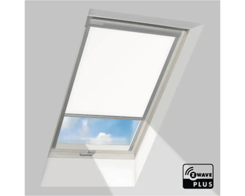 Dakraam met wit rolgordijn en Z-Wave Plus-logo.