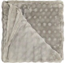 Gevouwen, zachte woondeken met noppenstructuur van polyester.