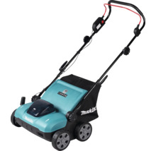 Makita accu verticuteermachine met zwarte opvangzak en vier wielen.