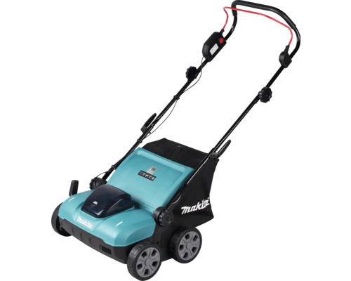 Makita accu verticuteermachine met zwarte opvangzak en vier wielen.