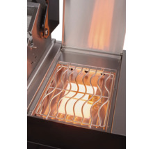 Detailopname van een gasbarbecue met grillrooster en open deksel