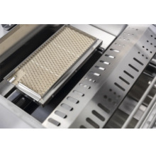 Detailopname van een metalen grillbrander