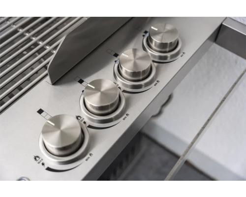 Close-up van roestvrijstalen grillknoppen voor het regelen van de warmte