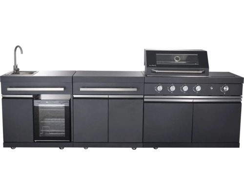 Buitenkeuken met gootsteen, koelkast, laden, kasten en gasbarbecue