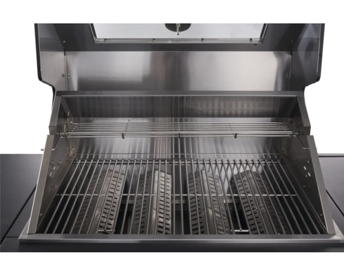 Binnenaanzicht van een barbecue met grillroosters