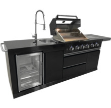 Zwarte buitenkeuken met barbecue, spoelbak, kraan en koelkast