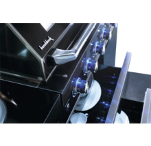 Detailaanzicht van een Buschbeck gasbarbecue met draaiknoppen en opbergruimte