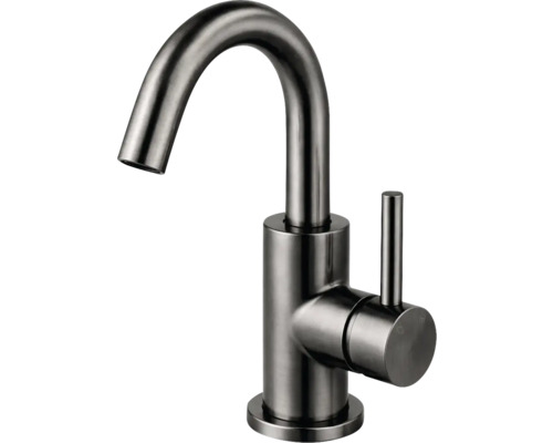 Metalen kraan met hoge uitloop