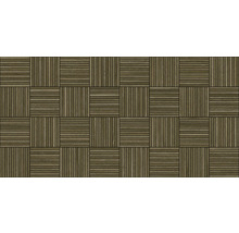 Terrastegels van hout met schaakbordpatroon en parallelle latten voor buitengebruik.