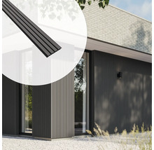 Gevel van een huis met verticale houten panelen