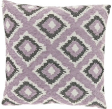 Vierkant sierkussen met ruitpatroon in paars, grijs en wit.