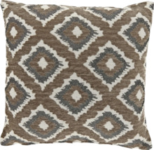 Vierkant sierkussen met geweven geometrisch ruitpatroon in bruin en beige.