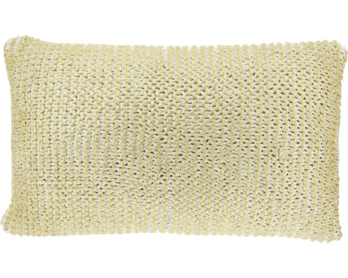 Rechthoekig lichtgeel sierkussen met grove breistructuur en verticaal streeppatroon.