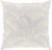 Vierkant sierkussen van stof met paars palmbladmotief.