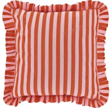 Gestreept sierkussen in roze en terracotta met ruches aan de rand.