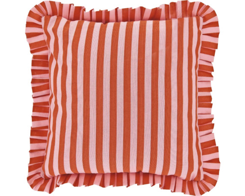 Gestreept sierkussen in roze en terracotta met ruches aan de rand.