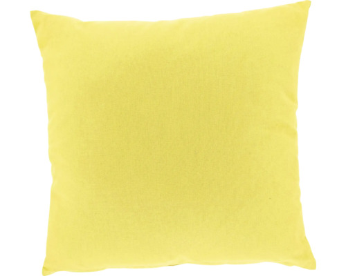 Vierkant geel sierkussen van stof.