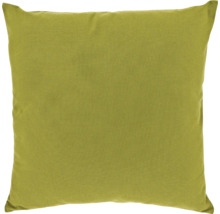 Vierkant sierkussen in het groen met een fijn gestructureerd stoffen oppervlak.