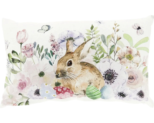 Sierkussen met een aquarelmotief van een konijn tussen bloemen en paaseieren.