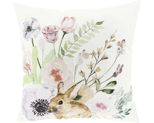 Sierkussen met aquarelmethode van een konijn en diverse voorjaarsbloemen zoals tulpen en anemoon.