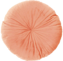 Rond zalmkleurig sierkussen van fluweel met radiale stiksels en een gecapitonneerd midden.