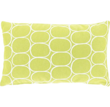 Rechthoekig sierkussen met wit ovaal geometrisch patroon op een groene achtergrond.