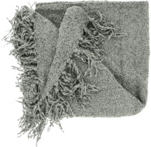 Gevouwen grijze woondeken met een gestructureerd bouclé-oppervlak en lange franjes.