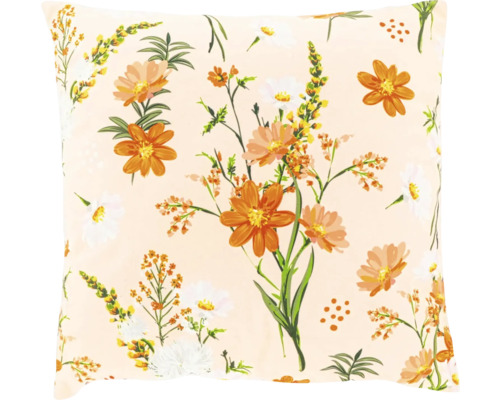 Sierkussen met bloemenpatroon van oranje en witte bloemen en groene bladeren.