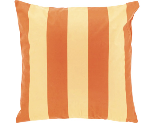 Vierkant sierkussen met brede verticale strepen in oranje en crème.