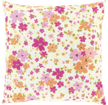 Vierkant sierkussen met bloemenpatroon.