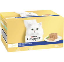 Purina Gourmet Gold kattenvoeding Mousse, voordeelverpakking van 48 keer 85 gram, gele doos met witte kat.