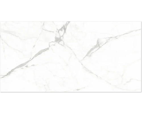 Keramische tegel met marmerlook en grijze aders.