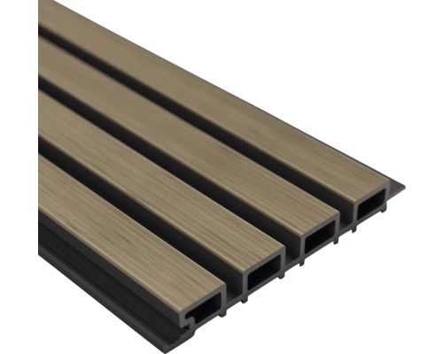 WPC wandpaneel met houtlook, lamellenstructuur en zwart profiel.