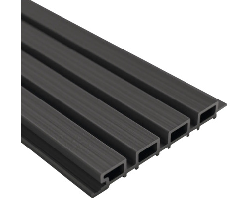 Wandpaneel met lattenlook van kunststof in antraciet met fijne houtnerfstructuur.