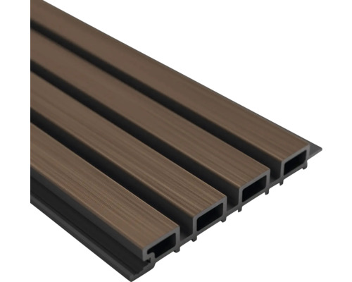 Wandpaneel van hout-kunststof-composiet in lattenlook met holkamerprofiel in bruin.