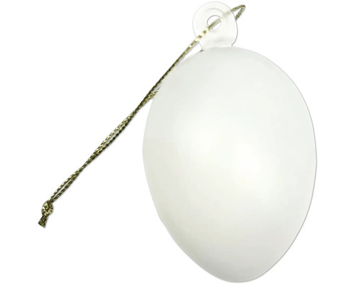 Wit paasei van kunststof om op te hangen met gouden koord.