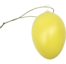 Geel decoratie-ei om op te hangen met een dun koord.