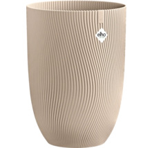 Hoge elho plantenpot met verticale golfvormige ribbelstructuur. elho Logo.