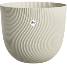 Crèmewitte ronde Elho kunststof bloempot met verticale golfstructuur en Elho logo.
