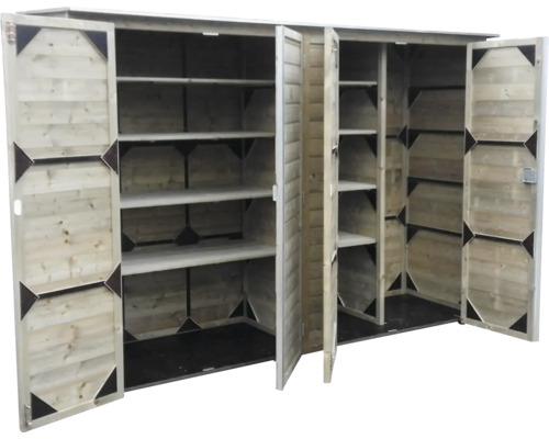 Grote houten tuinkast met vier geopende deuren en diverse legplanken aan de binnenzijde.