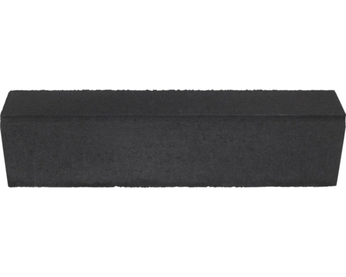 Antracietkleurige betonnen gazonrand in rechthoekige vorm.