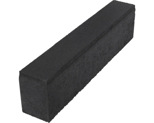 Antracietkleurige gazonrand van beton in rechthoekige vorm voor borderomranding en tuinarchitectuur.