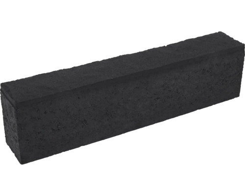 Rechthoekige opsluitband van beton in de kleur antraciet.