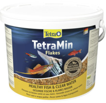 TetraMin vlokken visvoer in emmer met natuurlijke ingrediënten voor gezonde vissen en helder water.