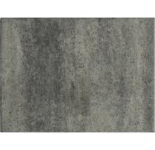 Grijze terrastegel van beton met een gestructureerd oppervlak van steengranulaat.