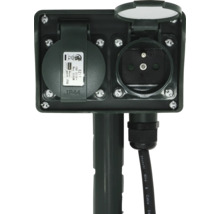 Dubbel buitenstopcontact met grondpen, klapdeksels en kabel, beschermingsgraad IP44.