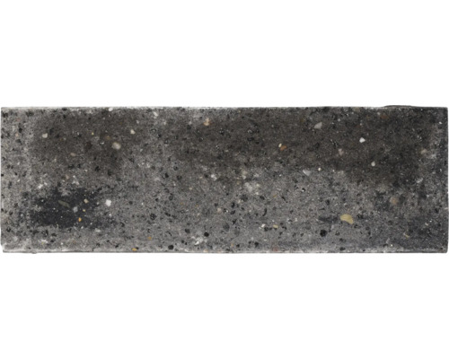 Rechthoekige steenstrip in donkere natuursteenlook met korrelige oppervlaktestructuur.