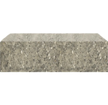 Betonnen opsluitband met vellingkant en zichtbaar aggregaat voor tuin en paden.